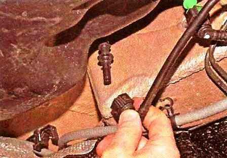 How to remove the fuel tank of a Nissan Almera