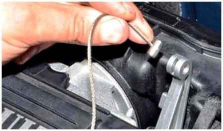 How to replace throttle cable for Nissan Almera