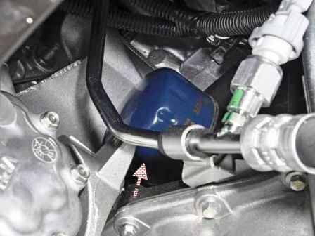 Revisión y cambio de aceite en un motor Nissan Almera