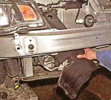 Как снять радиатор автомобиля Ниссан Альмера