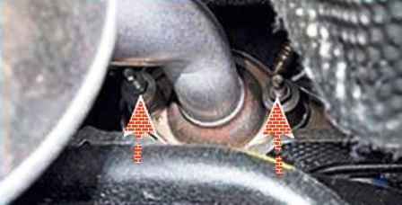 Cómo reemplazar las piezas del sistema de silenciador de Nissan Almera