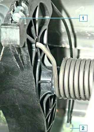 Replacing the clutch cable for Nissan Almera