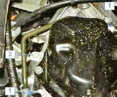 Removing the transmission Nissan Almera