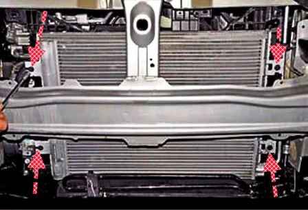 Зняття та встановлення радіатора системи охолодження Renault Duster