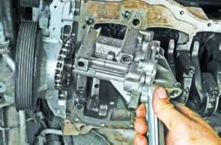 Reparación de la bomba de aceite y su accionamiento Renault Duster