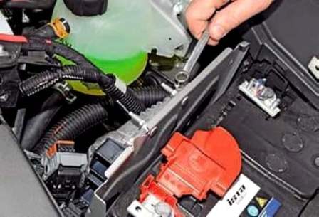 Removing ECU and ECM from Renault Duster