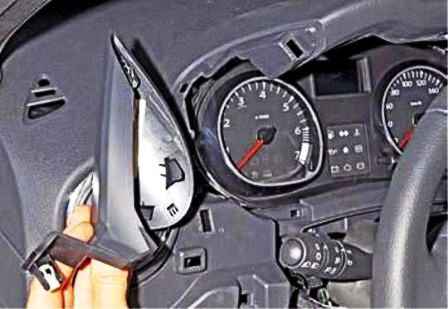 Removing the Renault Duster instrument cluster