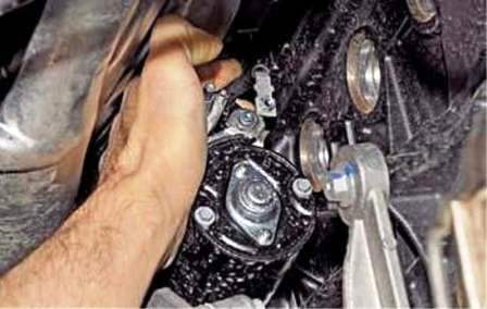 Removing and repairing the Renault Duster starter