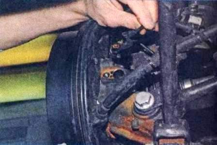Extracción de la unidad ABS y sensores de velocidad Renault Duster