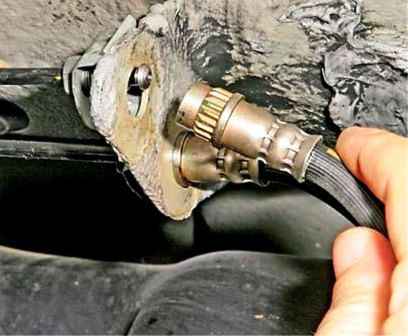 Replacing Renault Duster rear wheel brake elements