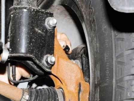 Replacing and bleeding the hydraulic brake and clutch Renault Duster