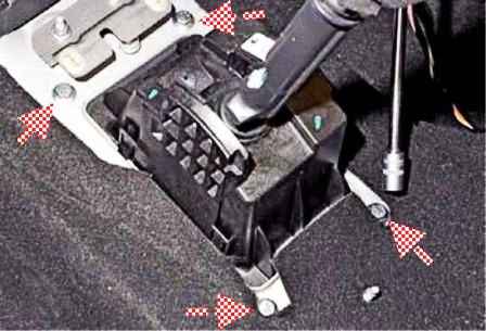Removing the Renault Duster gearbox control mechanism