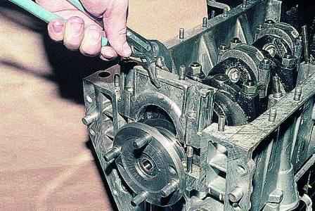 How to disassemble the ZMZ-402 engine