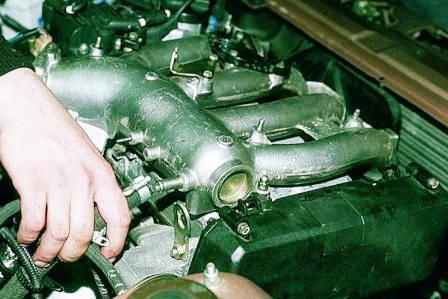 Cómo quitar el receptor y el múltiple de admisión del motor VAZ-2112