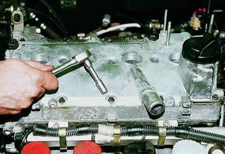 Extracción e instalación de la culata del motor VAZ-2112