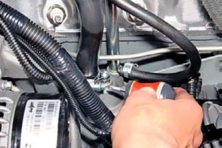 Прочистка системы вентиляции картера двигателя ВАЗ-2123