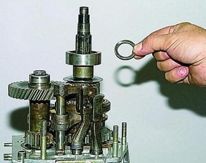 Disassembly and assembly of the VAZ-2123 gearbox 