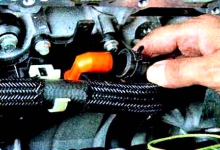 Як прочистити систему вентиляції картера двигуна Mazda 6