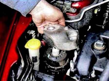 Cómo reemplazar los soportes del motor Mazda 6