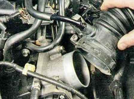 Reemplazo del conjunto del acelerador y pedal del acelerador de un automóvil Mazda 6