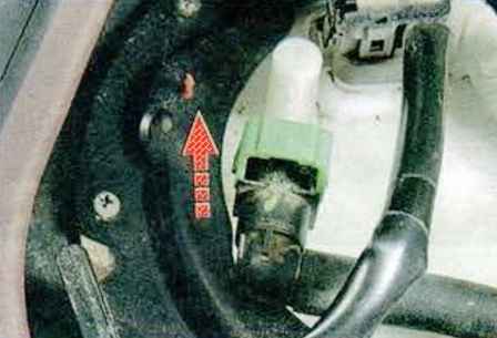 Cómo quitar e instalar el módulo de combustible Mazda 6