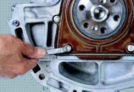 Як замінити манжети колінчастого валу двигуна Mazda 6