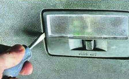 Зняття та встановлення плафонів освітлення автомобіля Мазда 6