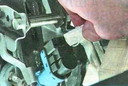 Cómo quitar e instalar el pedal de freno Mazda 6