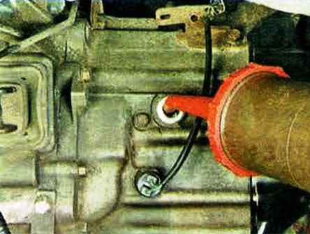 Заміна та доливання масла в механічній коробці передач Mazda 6
