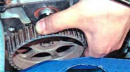Cómo reemplazar el sello de aceite del árbol de levas del motor Renault Sandero