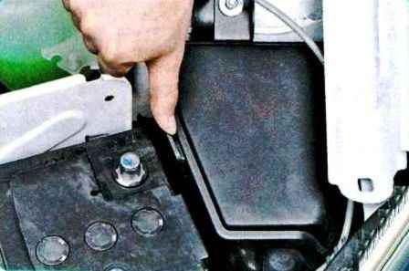 Перевірка тиску палива автомобіля Renault Sandero