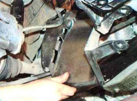Renault Sandero қозғалтқышының қорғанысын және балшықтан қорғауды қалай алып тастауға болады