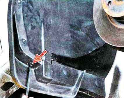 Extracción de guardabarros y parachoques de un Renault Sandero