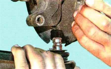 Replacing parts and assemblies of the Renault Sandero front suspension