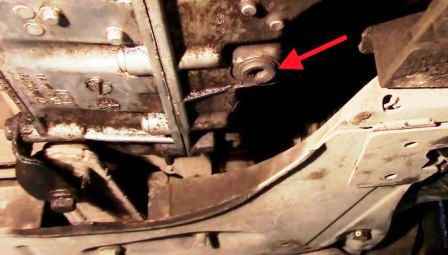 How to check and fill oil in Renault Sandero automatic transmission