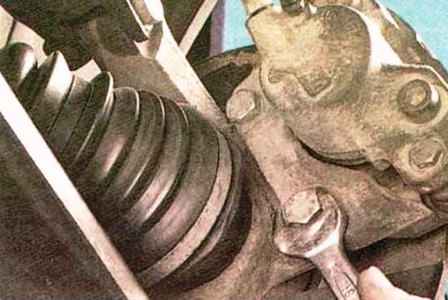 Removing the manual gearbox of a Renault Sandero