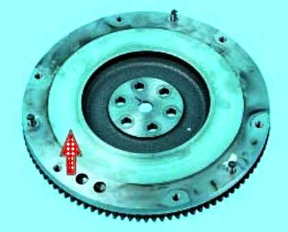 Removal and installation of the flywheel of the Hyundai Solaris car engine