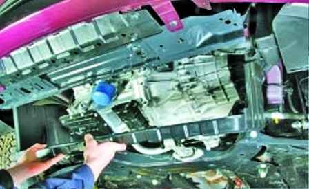 Снятие и установка брызговика двигателя Hyundai Solaris