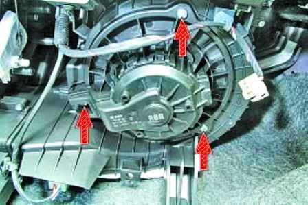 Замена электровентиляторов радиаторов двигателя и отопителя Hyundai Solaris