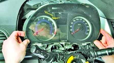 Як зняти комбінацію приладів автомобіля Hyundai Solaris