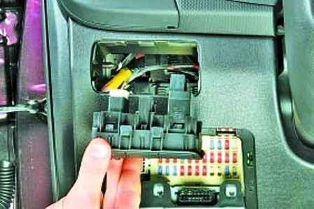 Cómo reemplazar sensores e interruptores de Hyundai Solaris