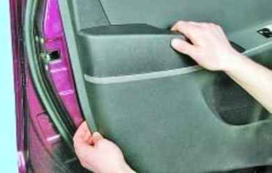 Как разобрать и снять переднюю дверь автомобиля Hyundai Solaris