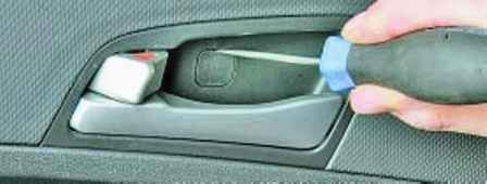 Розбірка та зняття задніх бічних дверей Hyundai Solaris