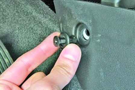 How to remove the Hyundai Solaris floor tunnel lining