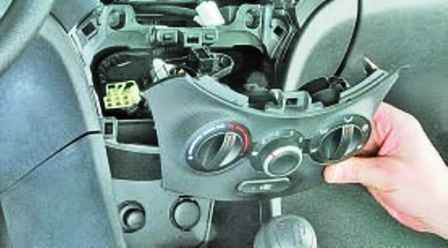 Как снять панель приборов автомобиля Hyundai Solaris