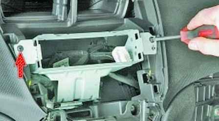Як зняти панель приладів автомобіля Hyundai Solaris