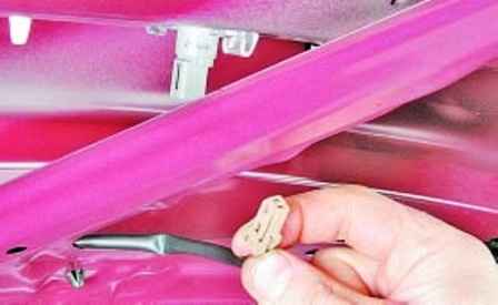 Снятие и установка деталей багажника Hyundai Solaris