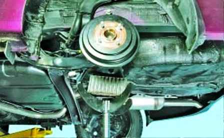 Заміна амортизаторів та пружин задньої підвіски Hyundai Solaris