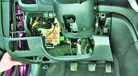 How to remove the Hyundai Solaris steering column