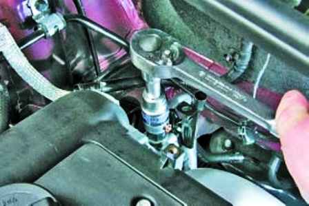 Как заменить жидкость в ГУР автомобиля Hyundai Solaris